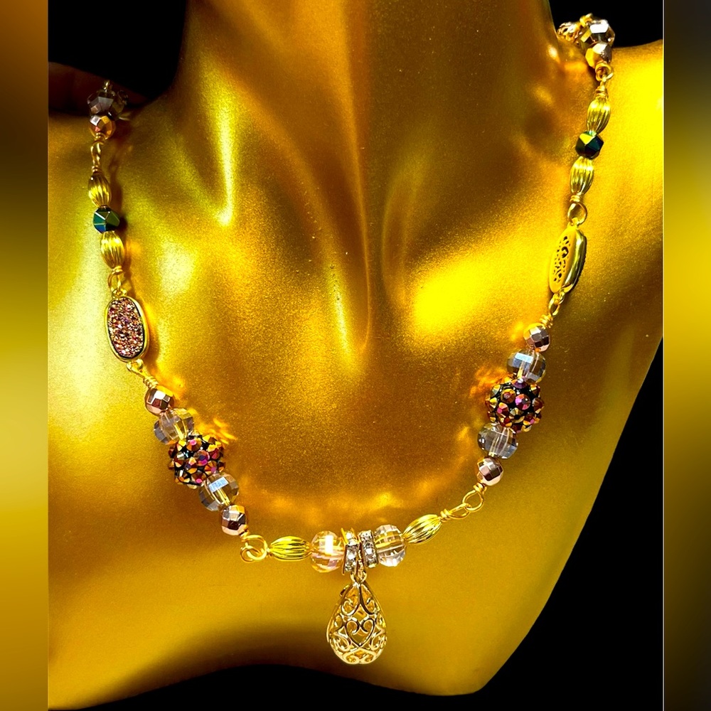SHOWSTOPPER-wow this one’s gorgeous, gold and browns with druzy accent